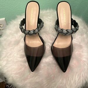 Shoe republica pointed toe heels size 7.5. Has rhinestone braided strap new